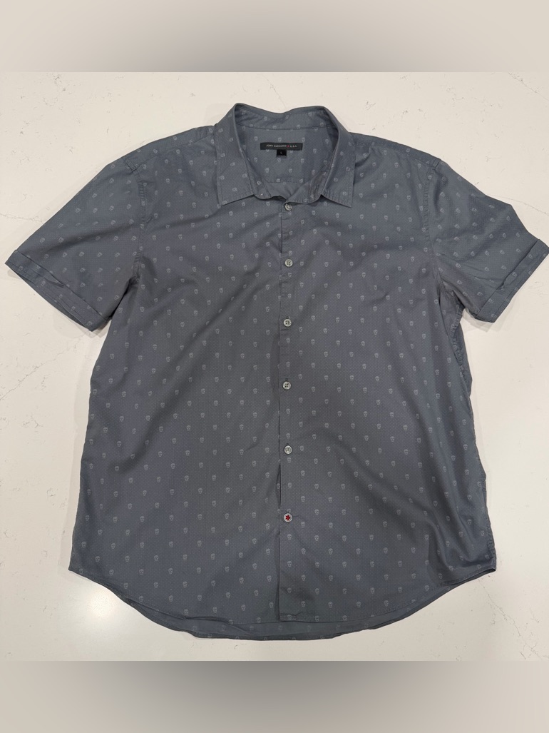 John Varvatos Men’s Skull Print Short Sleeve Button Up Large